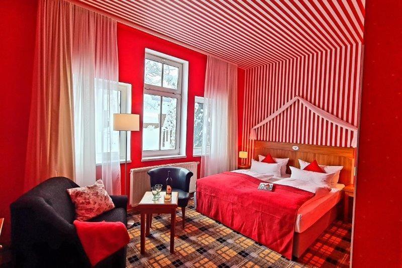 Hotel Schieferhof - Glaslust Neuhaus am Rennweg Dış mekan fotoğraf