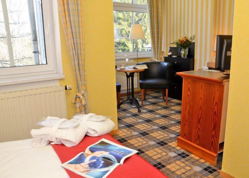 Hotel Schieferhof - Glaslust Neuhaus am Rennweg Dış mekan fotoğraf