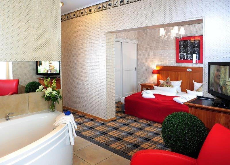 Hotel Schieferhof - Glaslust Neuhaus am Rennweg Dış mekan fotoğraf