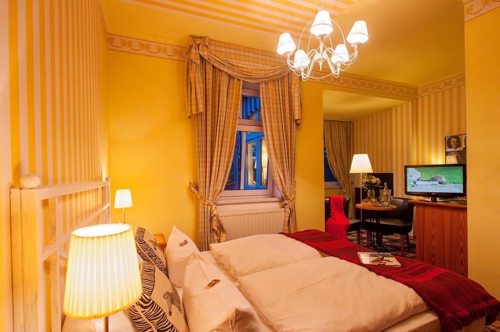 Hotel Schieferhof - Glaslust Neuhaus am Rennweg Dış mekan fotoğraf
