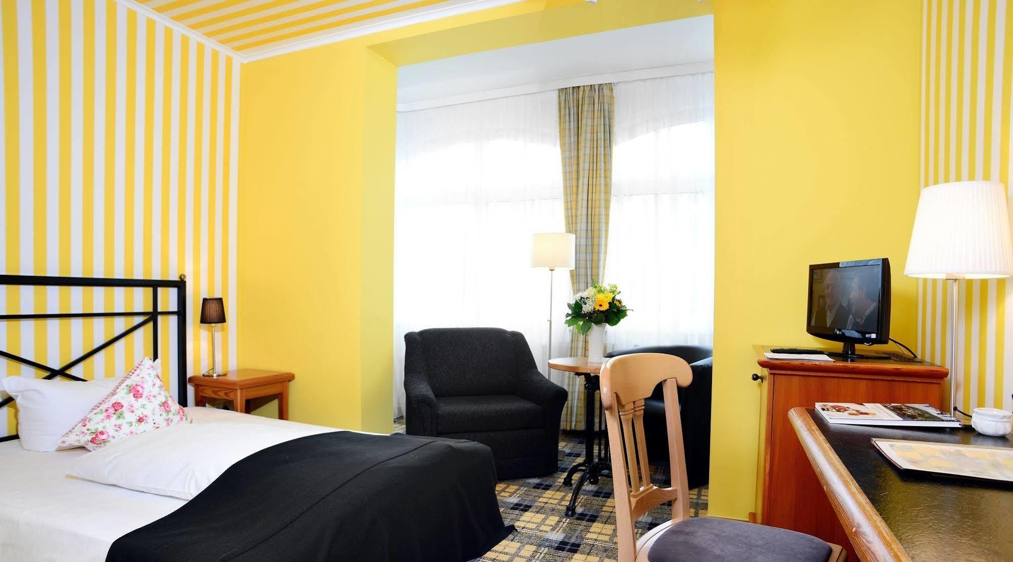 Hotel Schieferhof - Glaslust Neuhaus am Rennweg Dış mekan fotoğraf