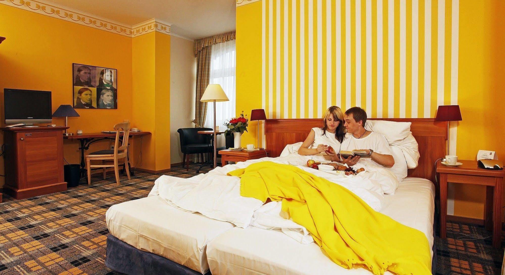 Hotel Schieferhof - Glaslust Neuhaus am Rennweg Dış mekan fotoğraf