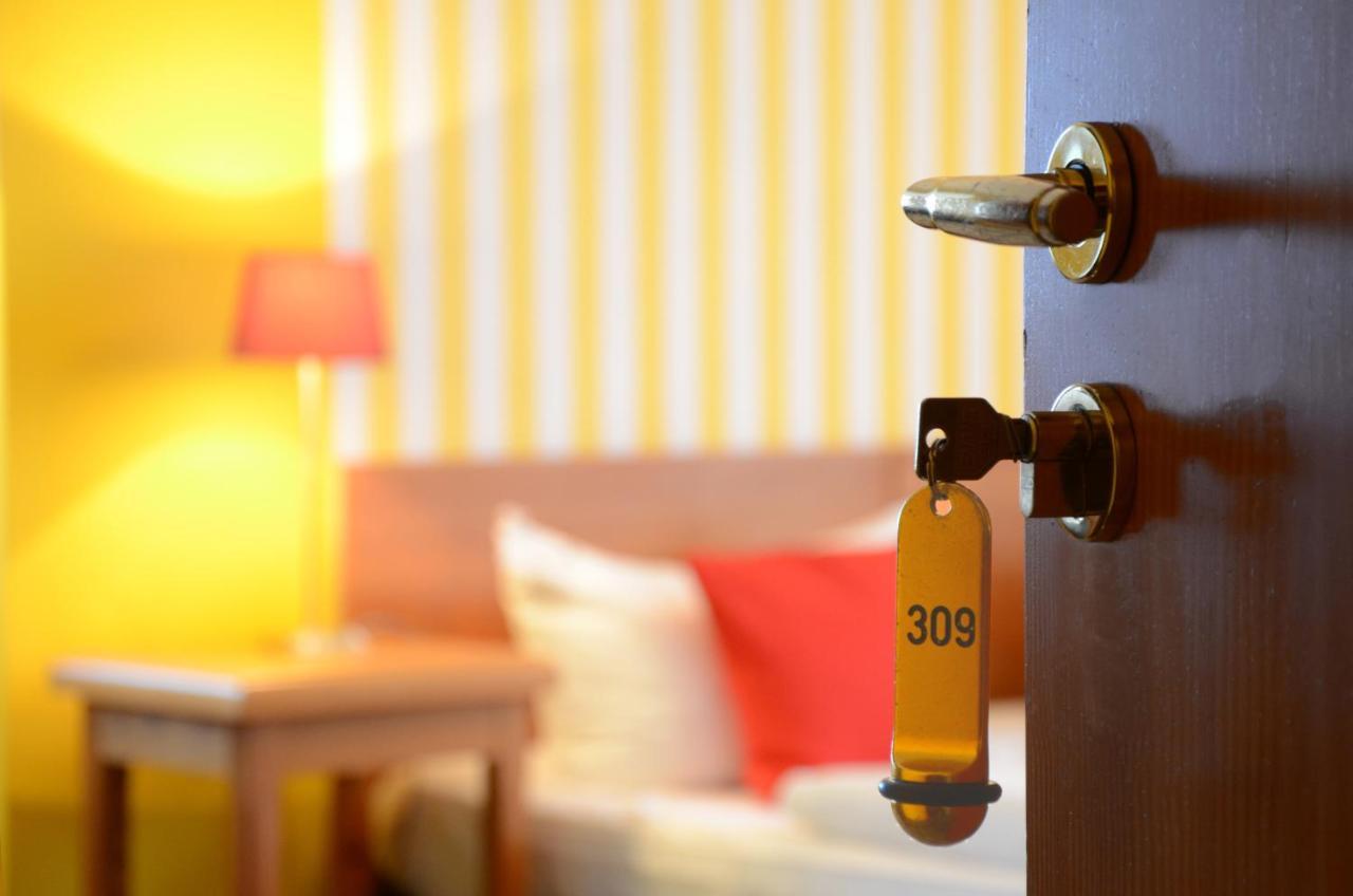 Hotel Schieferhof - Glaslust Neuhaus am Rennweg Dış mekan fotoğraf